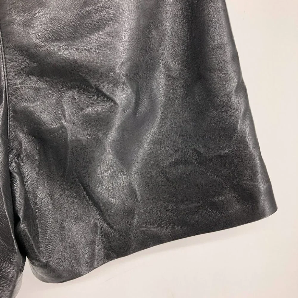 Aritzia Wilfred Black Effortless High-waisted, pleated faux leather shorts 4 - Picture 11 of 16